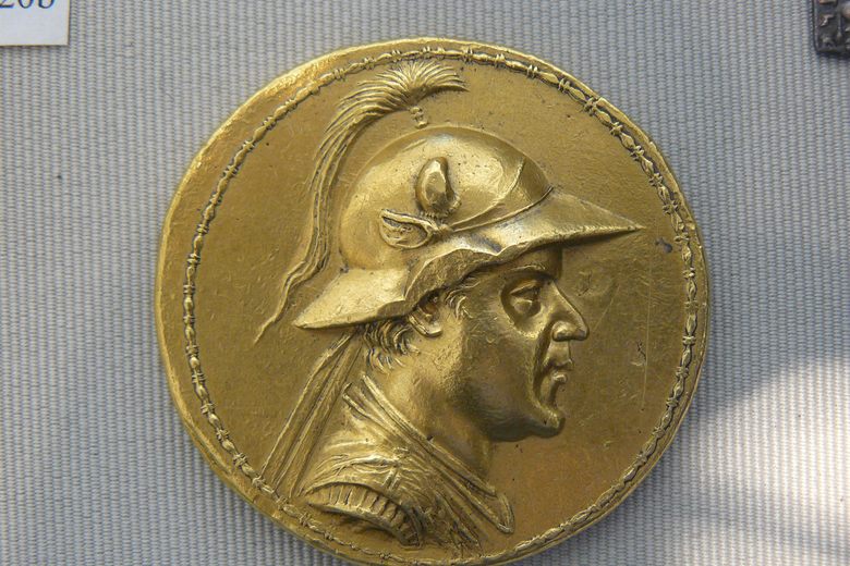 Gold 20-stater of Eucratides I – Paris, France - Atlas Obscura