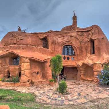 The architect calls the house the &#8220;world&#8217;s largest piece of pottery.&#8221;