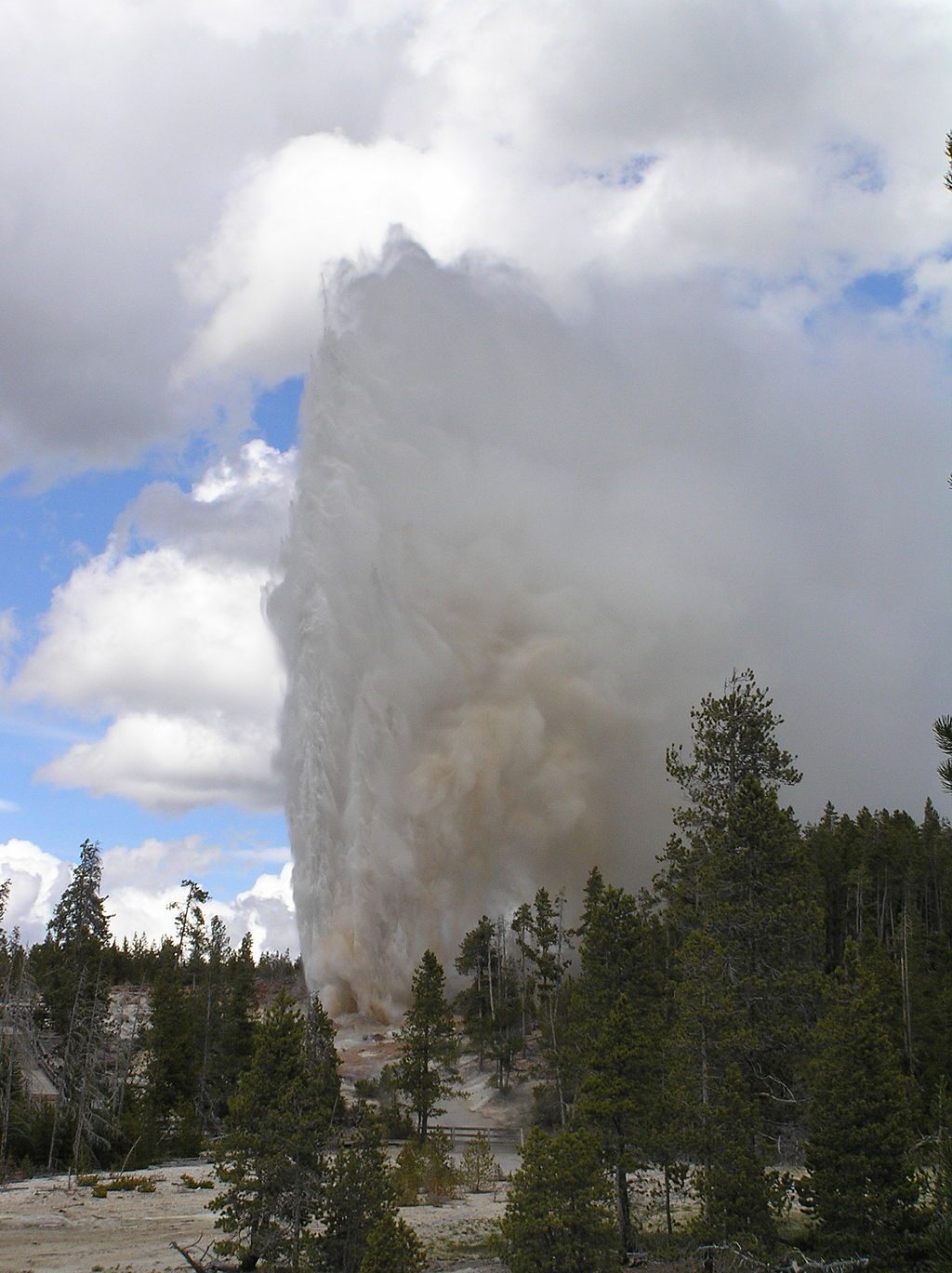 A full-steam eruption—like this one from June 2005—looks more like this.