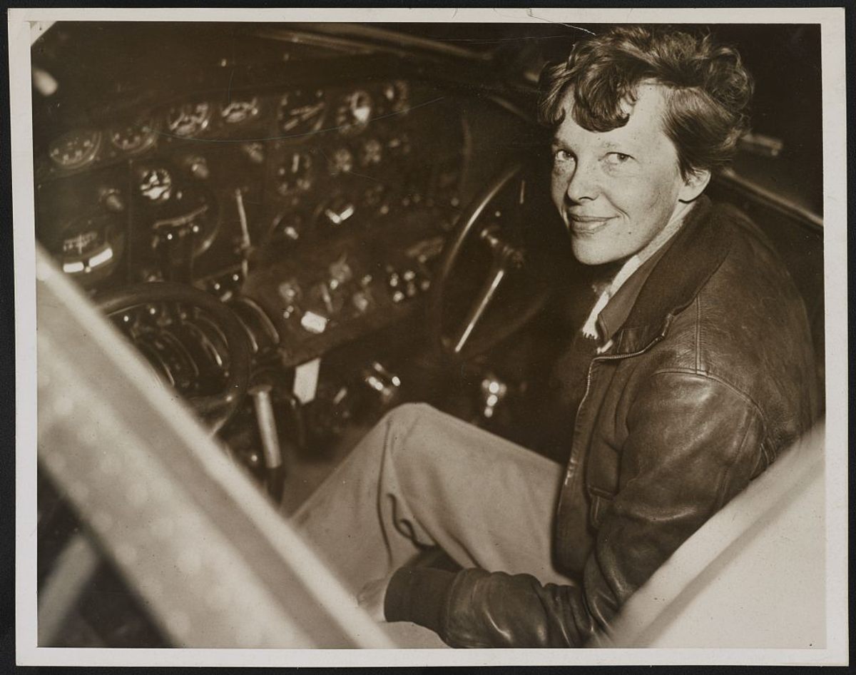 The Obsessed, Feuding Searchers Still Looking for Amelia Earhart pic