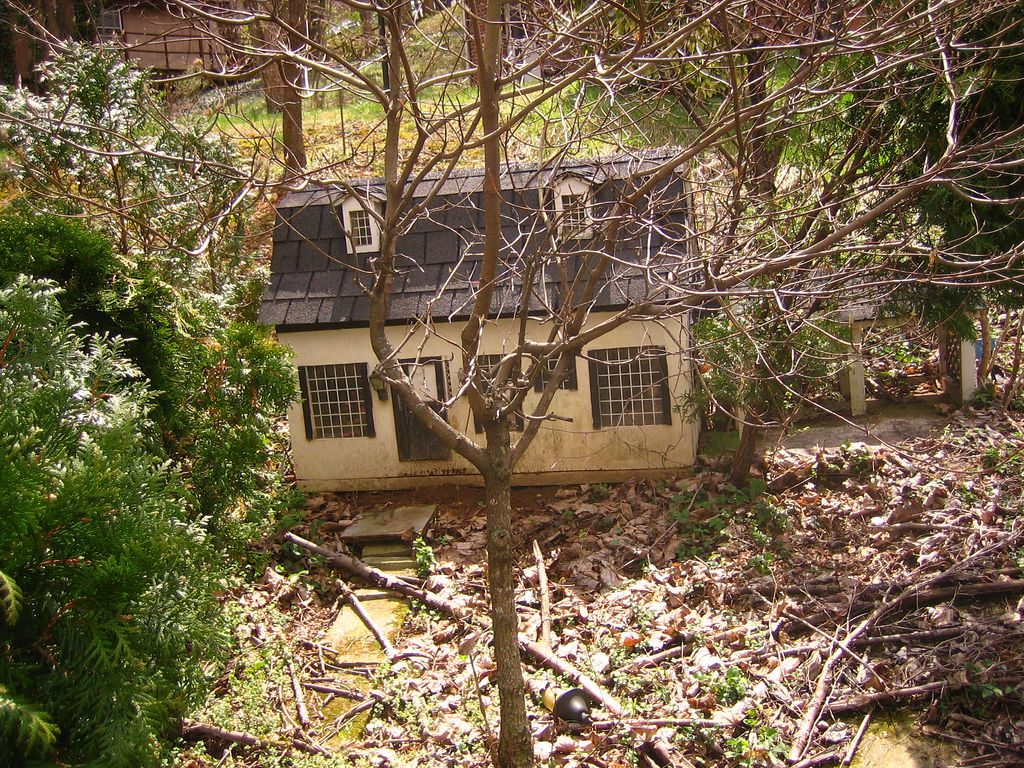 Miniature Graceland