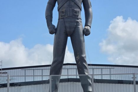 Michael Jackson HIStory Statue