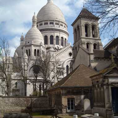 Le Cimetière du Calvaire is Paris' oldest and smallest cemetery.
