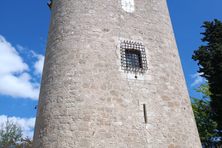 Ana de Mendoza y de la Cerda, Princess of Éboli, was imprisoned for six months in the tower. 