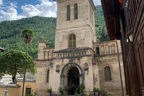 The Cizhong Church was rebuilt in 1914 after the original one was burnt down by local Buddhists.