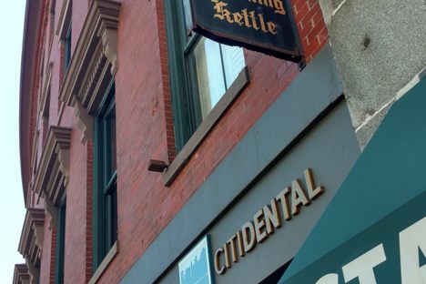 The Steaming Kettle Sign