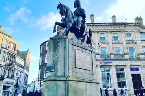 The grand statue on its plinth.