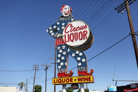 Circus Liquor sign