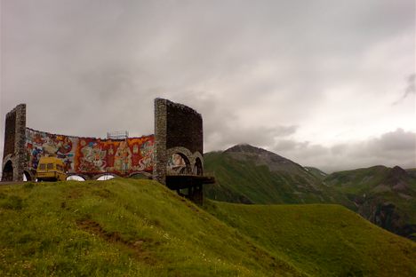 The monument and its surroundings.