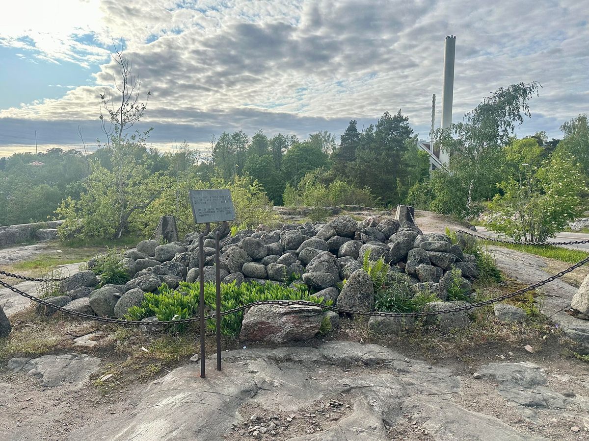 pronssikautinen-hauta-in-helsinki-finland-atlas-obscura