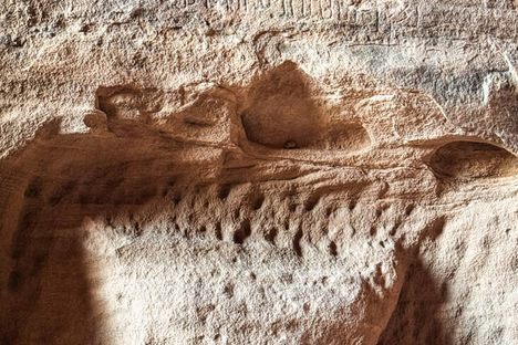 Inscription over a sacred niche at Jabal Ithlib.