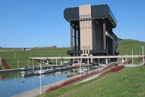 Strépy-Thieu Boat Lift