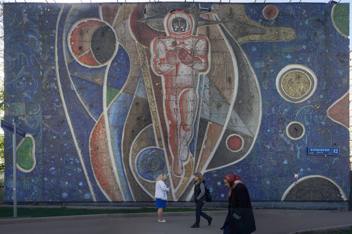 <em>Cosmonaut</em> mosaic by Y. Korolev, 1968, Mosocw, Russia.