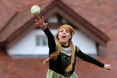 She has proper form, but will her haggis survive the fall?