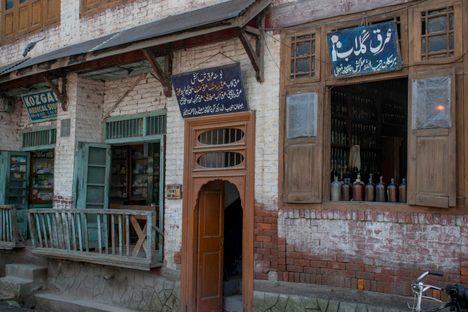 Arq-e-Gulab