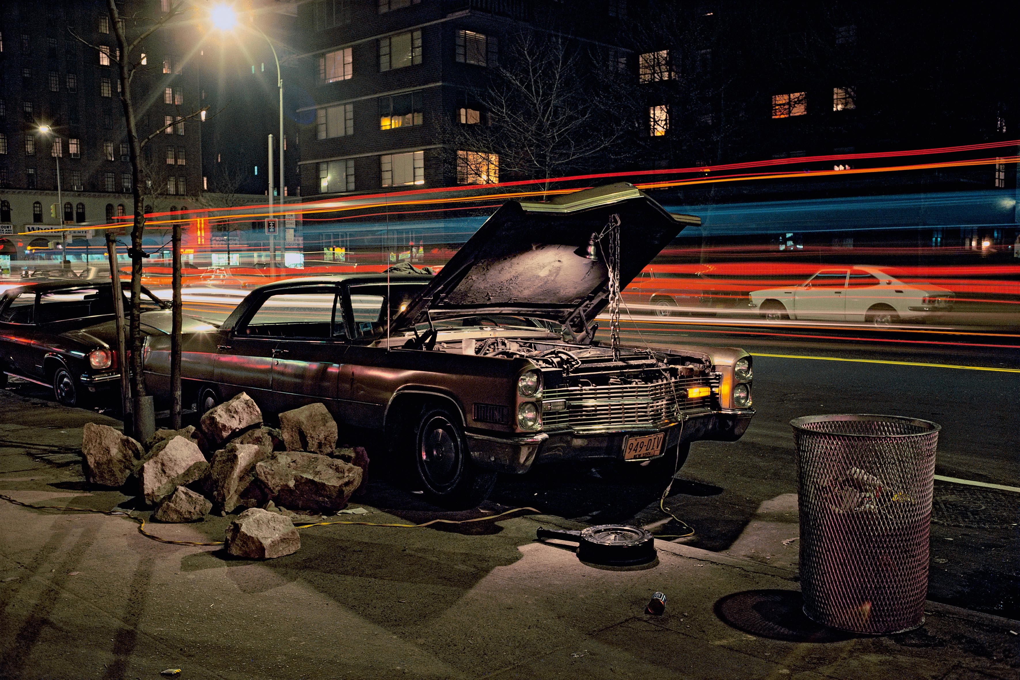 Улицы разбитых машин. Машины Нью-Йорка 1974. Langdon Clay, cars - NYC 1974-1976. Нью Йорк машины 1970. Кадиллак Нью Йорк.