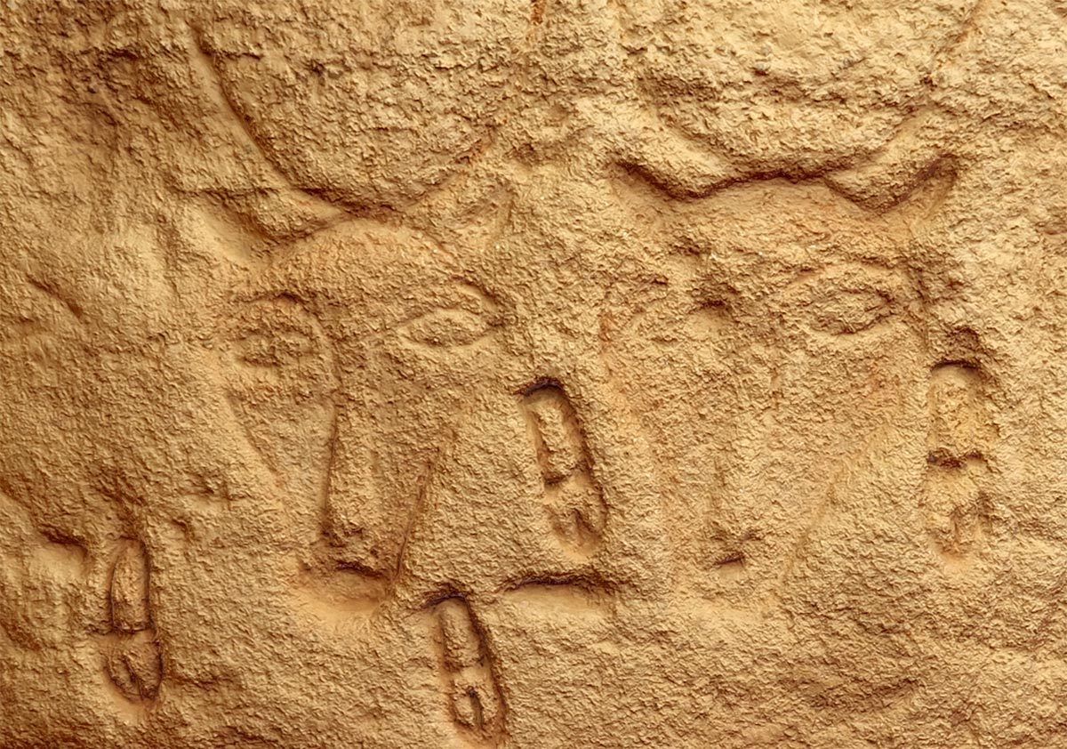 Two bulls carved in the temple at El-Kurru.