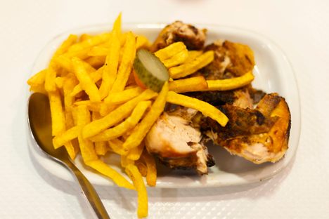 A dish of frango à cafreal, a Goan-Mozambican-Portuguese dish that’s the precursor of Nando’s peri-peri chicken, is the specialty here.