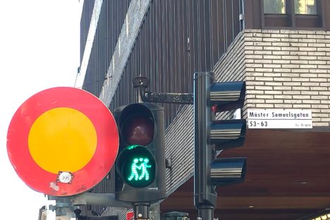 Green lights at Mäster Samuelsgatan and Drottninggatan