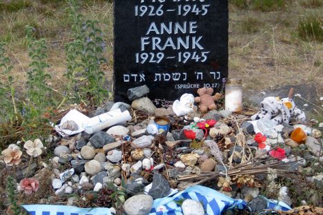 Commemorative monument for Margot and Anne Frank