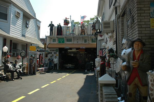 Bensonhurst Statue House