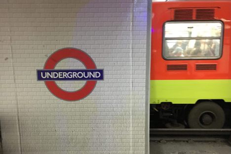London logo with Mexico City train.