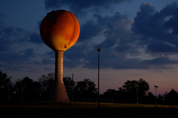 The Big Peach in Clanton, Alabama