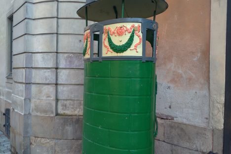 Källargränd urinoar (Källargränd Urinal)