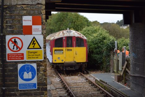483 004 vandalised, September 2020.