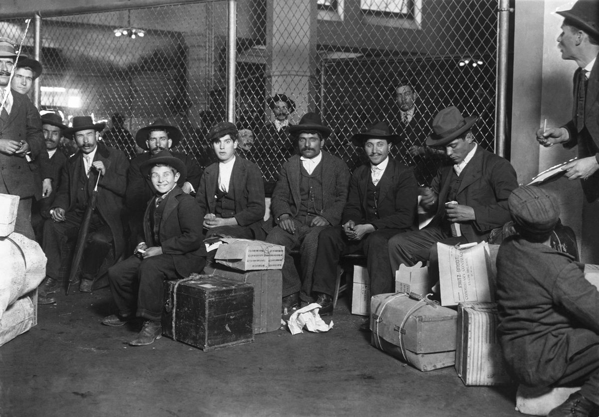 Русское зарубежье 1920 1930. Русские эмигранты в США 20 века. Социальная фотография Льюис Хайн. Эмигранты в США 19 век. Иммигранты в США 19 век.