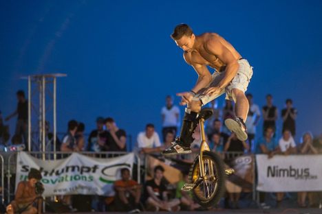 Eli Brill pulls off a 1080 unispin.