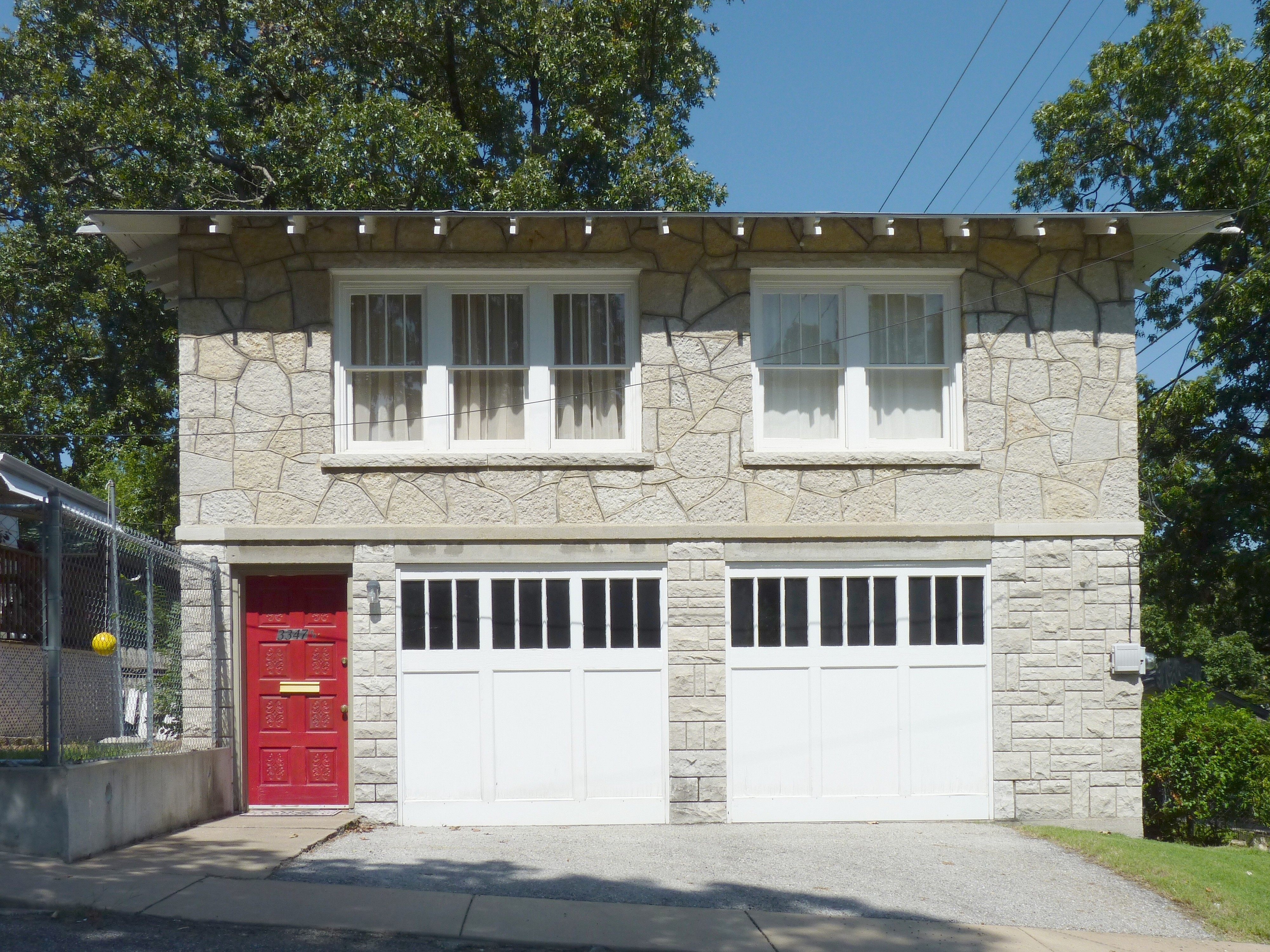 Bonnie and Clyde's garage hideout in Joplin, as it stands today.