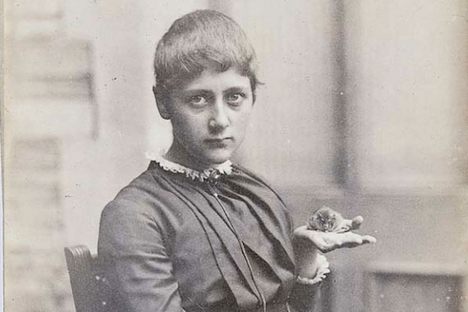 A teenage Beatrix Potter and her pet mouse, Xarifa, in 1885. 