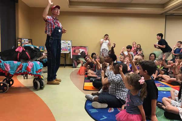 Daisy II and Paul "Farmer" Minor, performing for an appreciative audience last week in Baton Rouge.