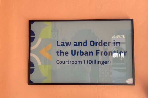 Guiding sign near entrance