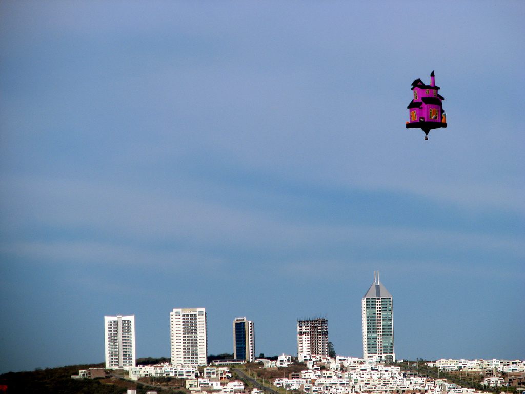 "The Purple House" at the 2007 Léon Balloon Festival in Mexico