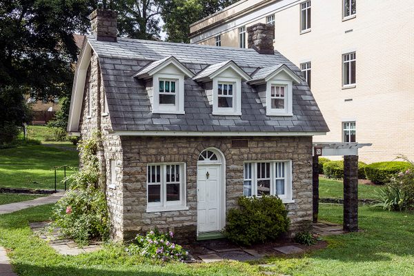 World's Largest Teapot – Chester, West Virginia - Atlas Obscura