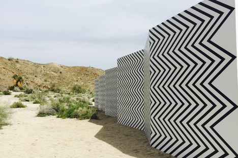 A close up view of Curves and Zigzags at a sharp angle