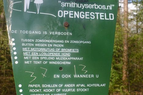 Entrance sign leading to monument