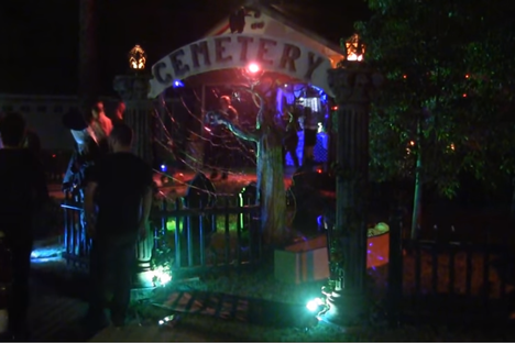 Take a Tour of This Amazingly Decorated Halloween House