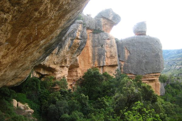 Rocks and climbing routes in Margalef