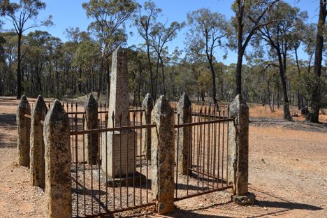 The Welcome Stranger Monument 
