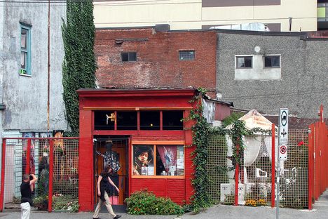 Jimi Hendrix Shrine from the front