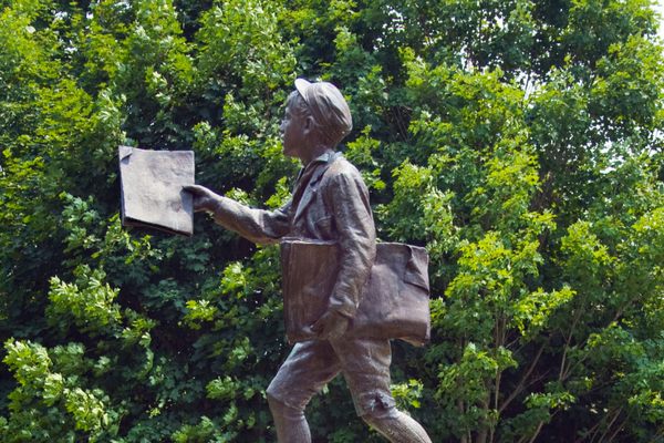 Newsboy statue in Great Barrington, MA