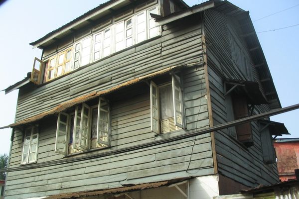 Shingled roofs and shutters are typical bod os features throughout Freetown and its surrounding villages.