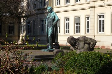 Statue of Robert Bunsen