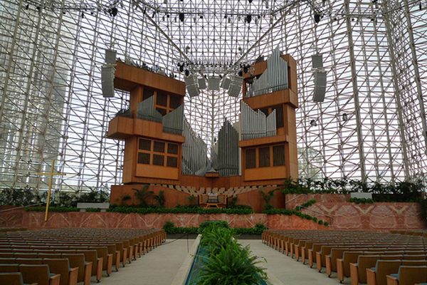 Crystal Cathedral, designed by Philip Johnson: Interior, world's third largest organ features 16,000 pipes.