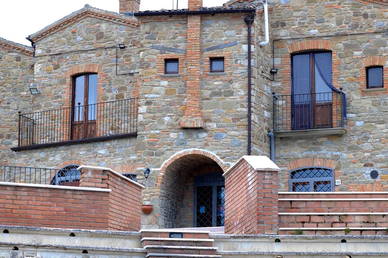 This anthropomorphic house in Aliano was rebuilt, following the direction of architect Lodovico Alessandri. It now hosts a pizzeria and rooms for tourists. 