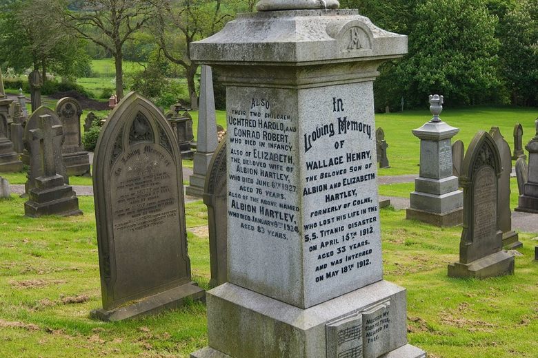 Wallace Hartley's Gravestone – Colne, England - Atlas Obscura