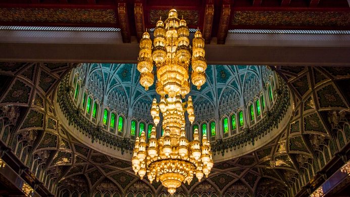 Chandelier At The Sultan Qaboos Grand, Largest Chandeliers In The World